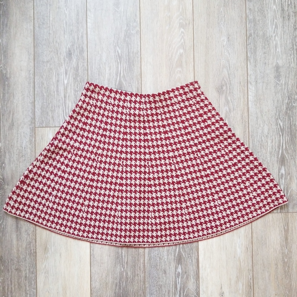 Burgundy houndstooth patterned a line skirt